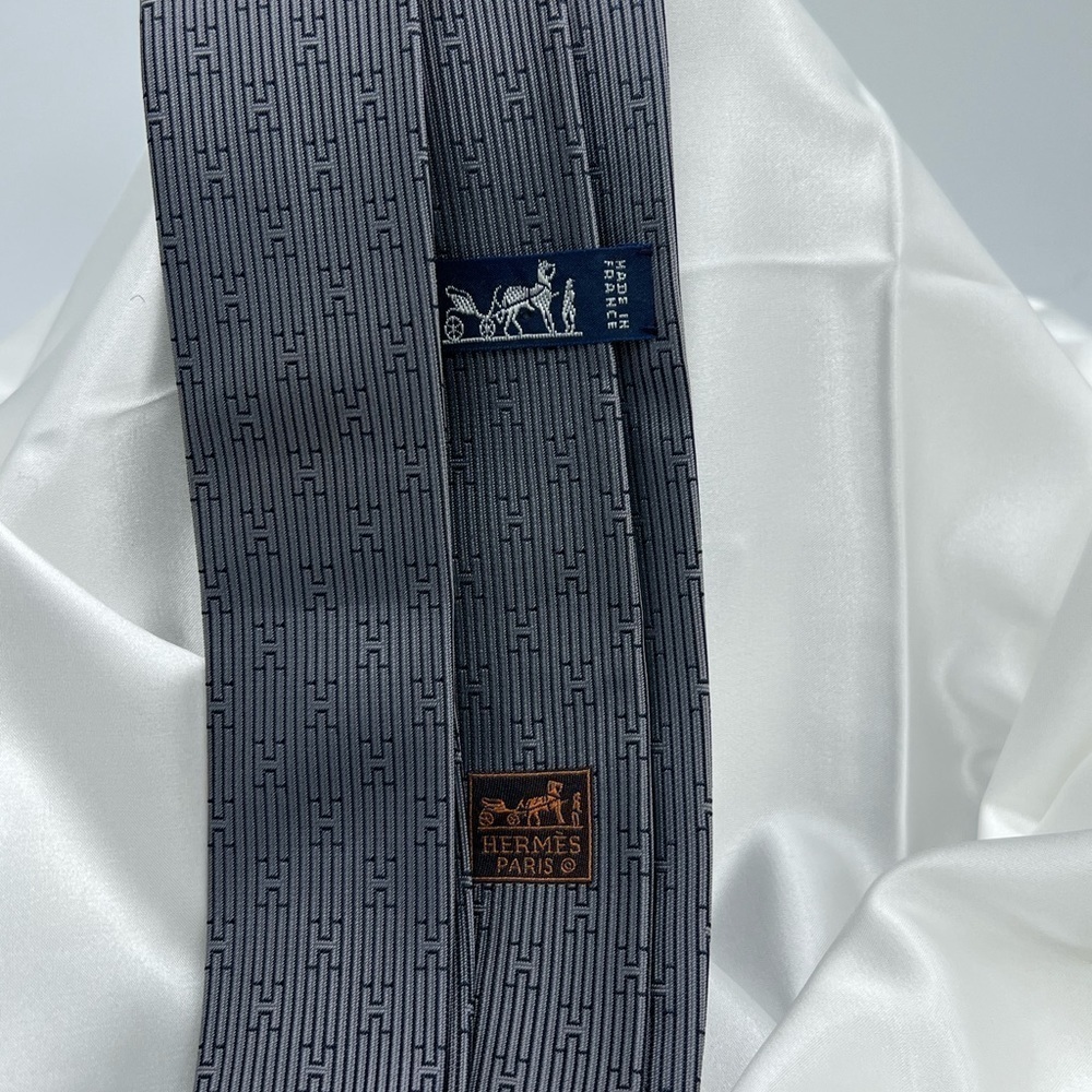 Hermes Gray Patterned Tie - Picture 3 of 4